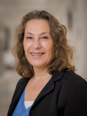 Pasfoto van Suzanne van der Geest