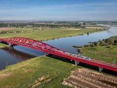Trein op Hanzebrug Overijssel