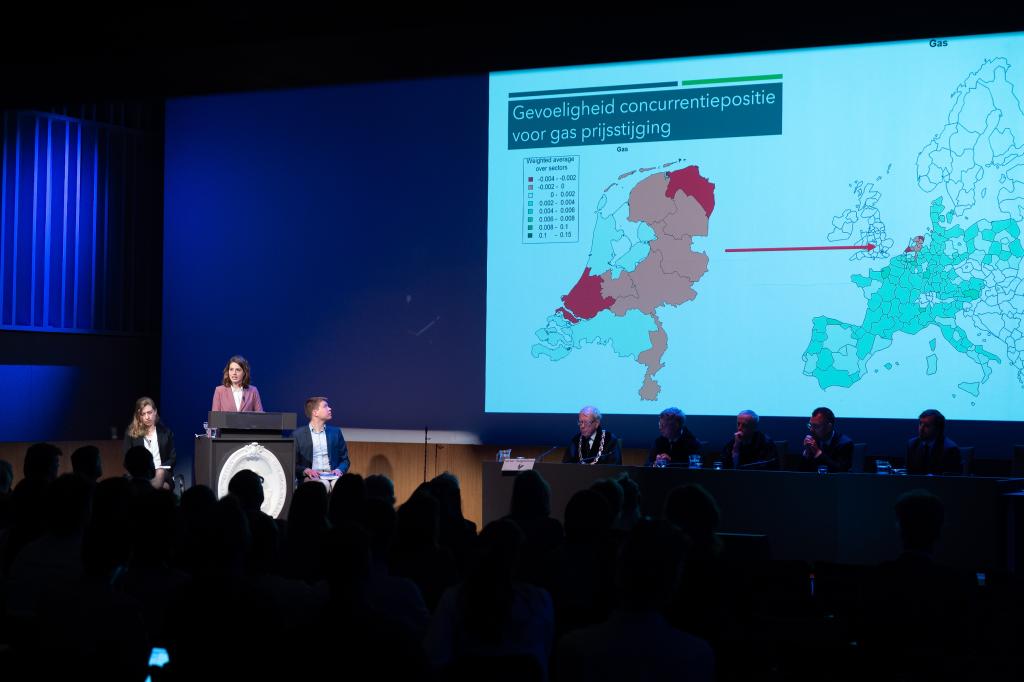 Foto van presentatie promotie Sacha den Nijs