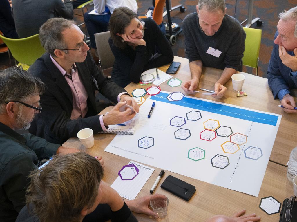 Mensen in een workshop